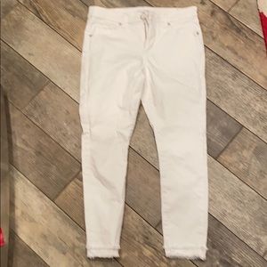Loft White jeans size 28/6 Petite